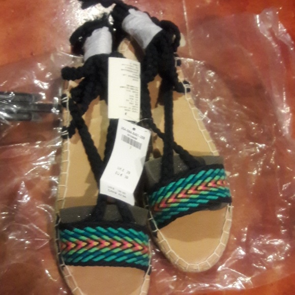NWT Hollister sandals - Picture 1 of 3
